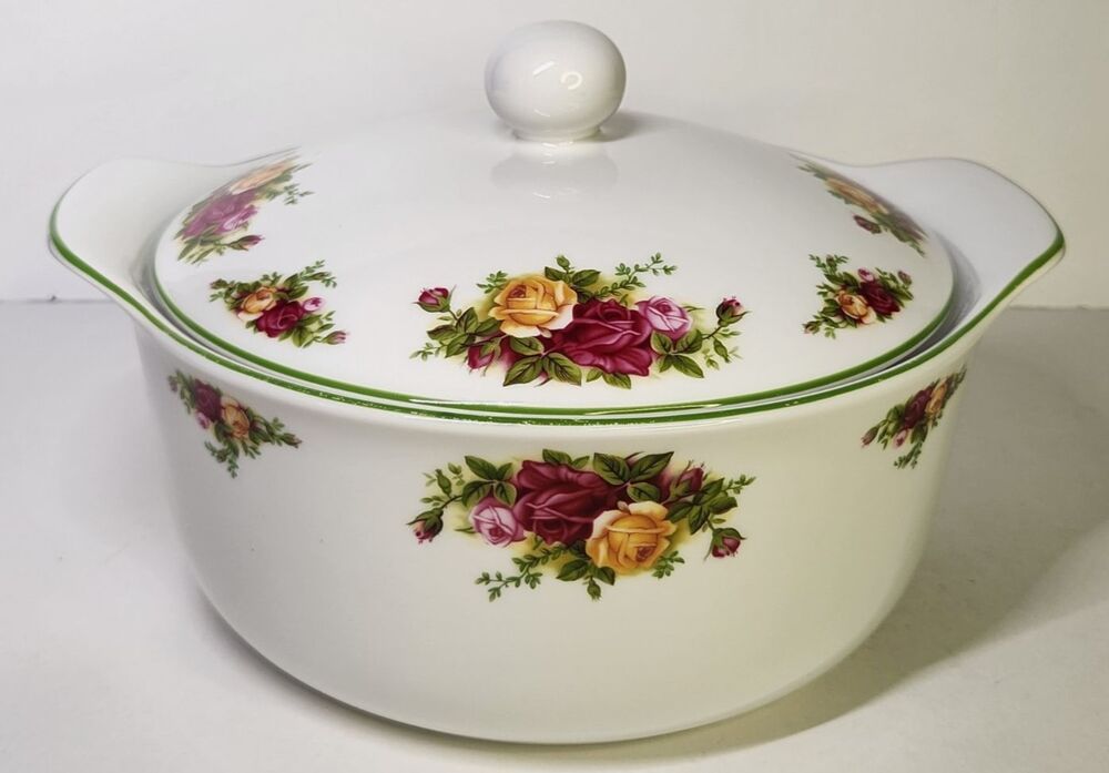 Royal Albert Old Country Roses Covered Casserole Dish Green Trim 2.5 Qt 10.5"